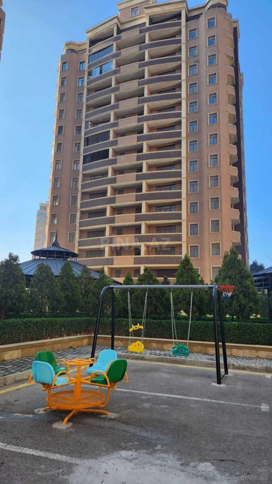 Satılır 3 otaqlı mənzil 152 m²