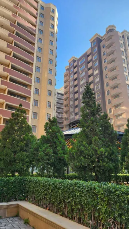 Satılır 3 otaqlı mənzil 152 m²