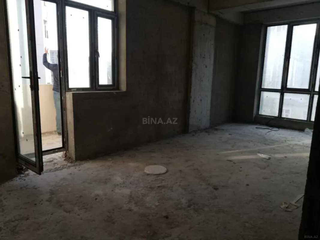 Satılır 3 otaqlı mənzil 152 m²