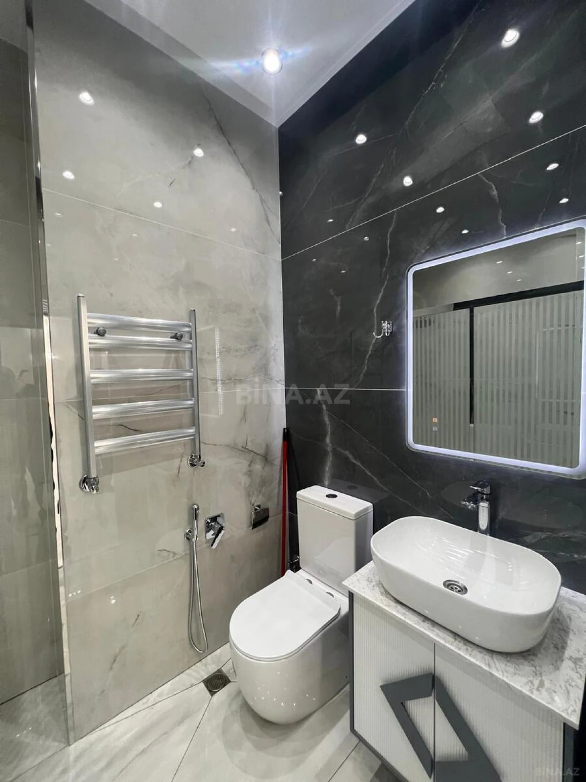 Satılır 2 otaqlı mənzil 80 m²