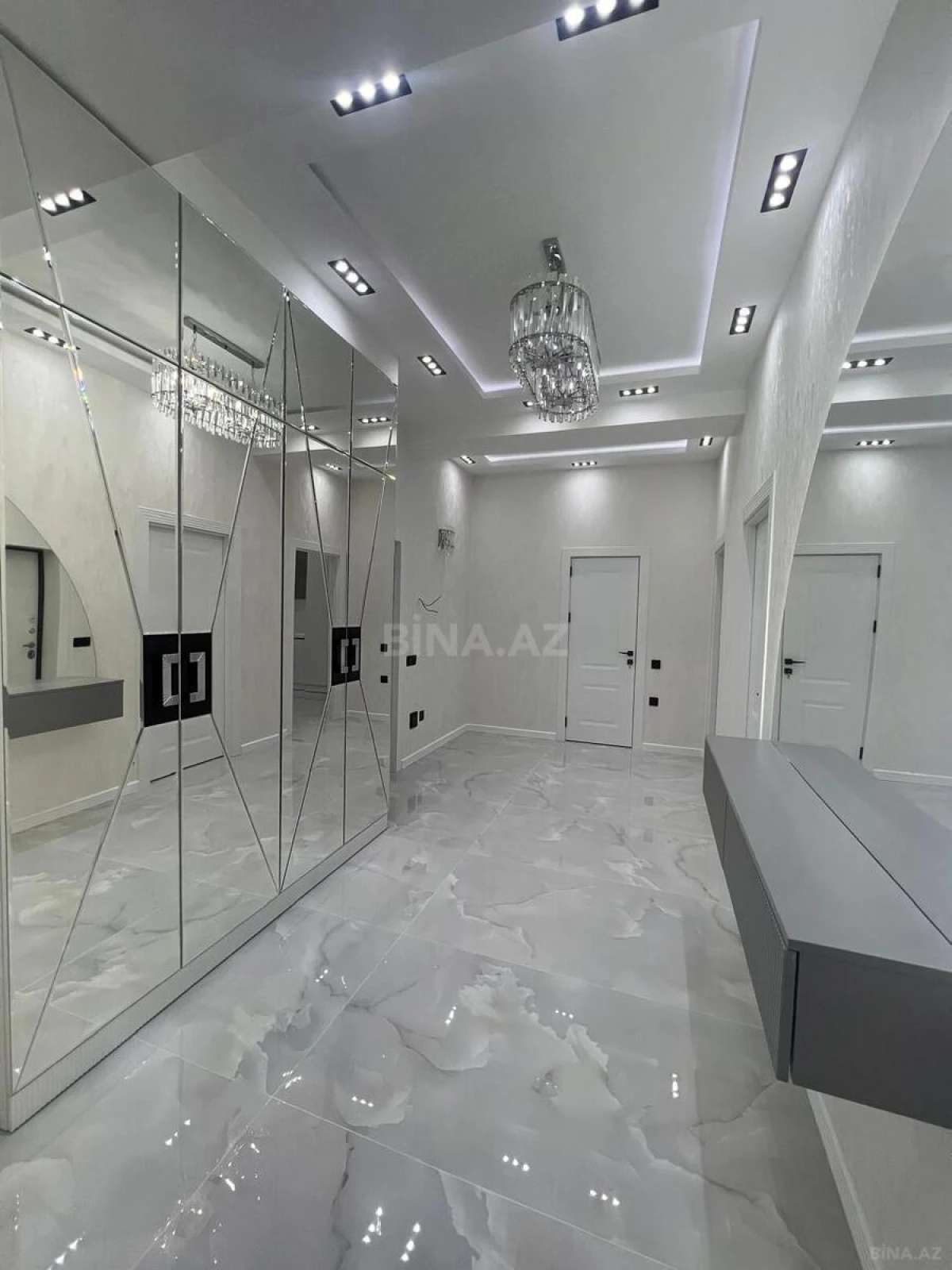 Satılır 2 otaqlı mənzil 80 m²