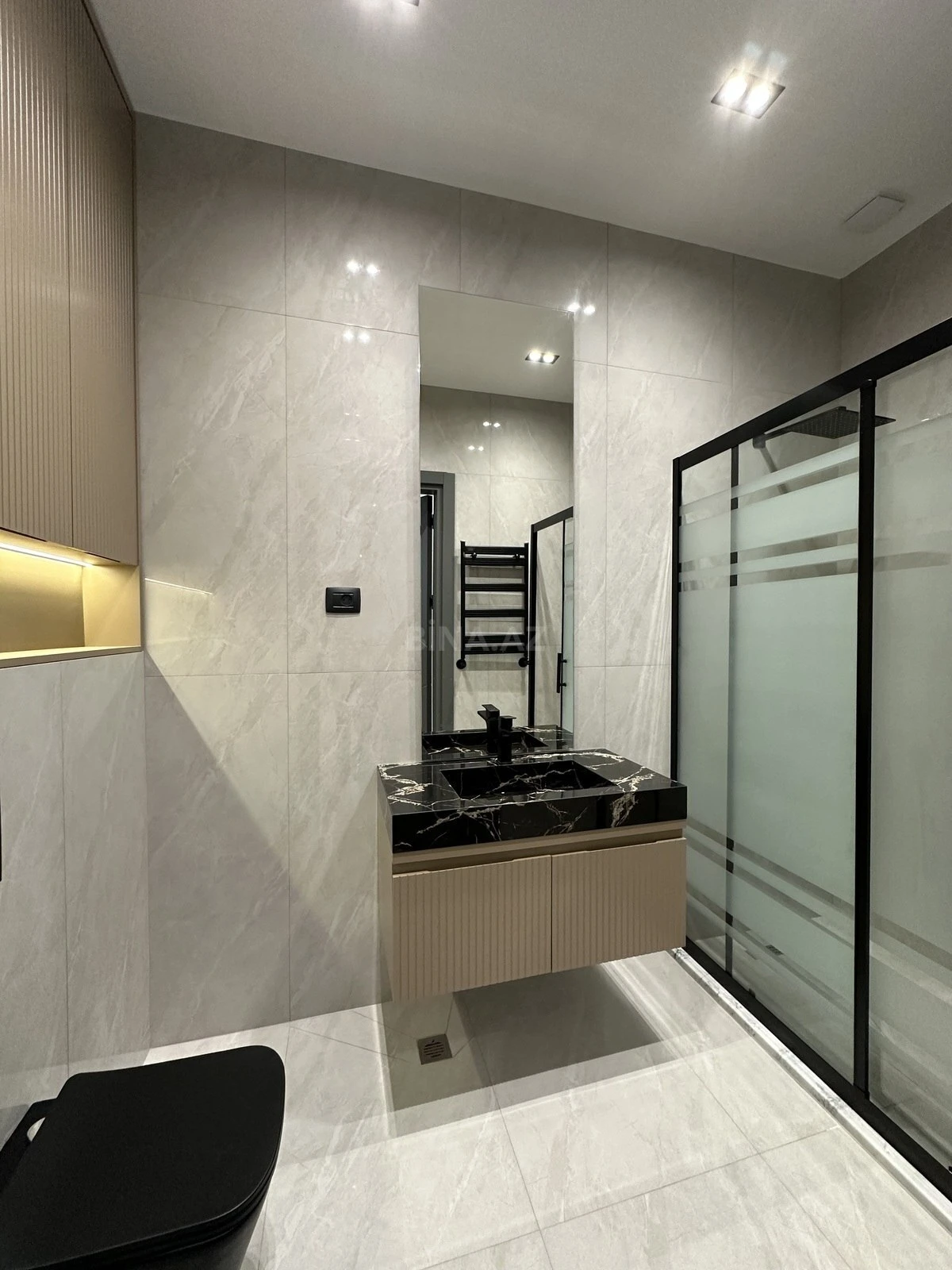 Satılır 5 otaqlı həyət evi 260 m²