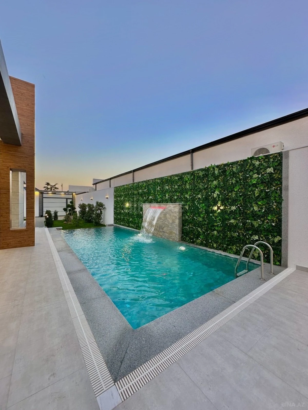 Satılır 5 otaqlı həyət evi 260 m²