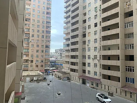 Satılır 4 otaqlı mənzil 183 m² — Bakı, 8-ci mikrorayon 4 otaq 183.00 m²