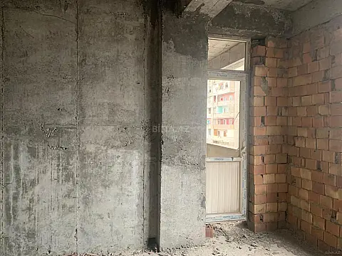 Satılır 4 otaqlı mənzil 183 m²