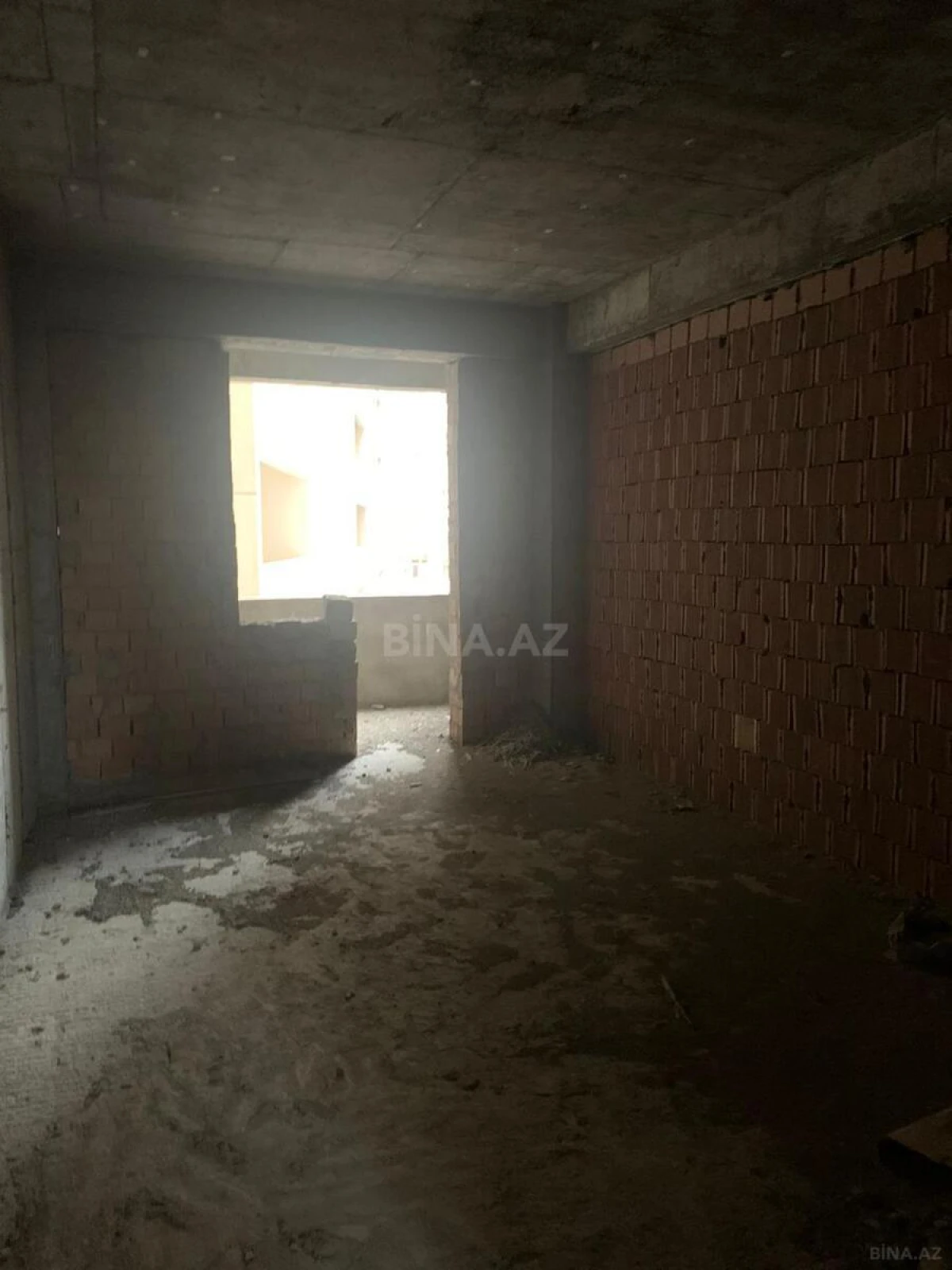 Satılır 4 otaqlı mənzil 183 m²