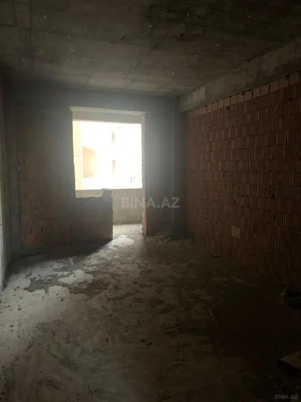 Satılır 4 otaqlı mənzil 183 m²