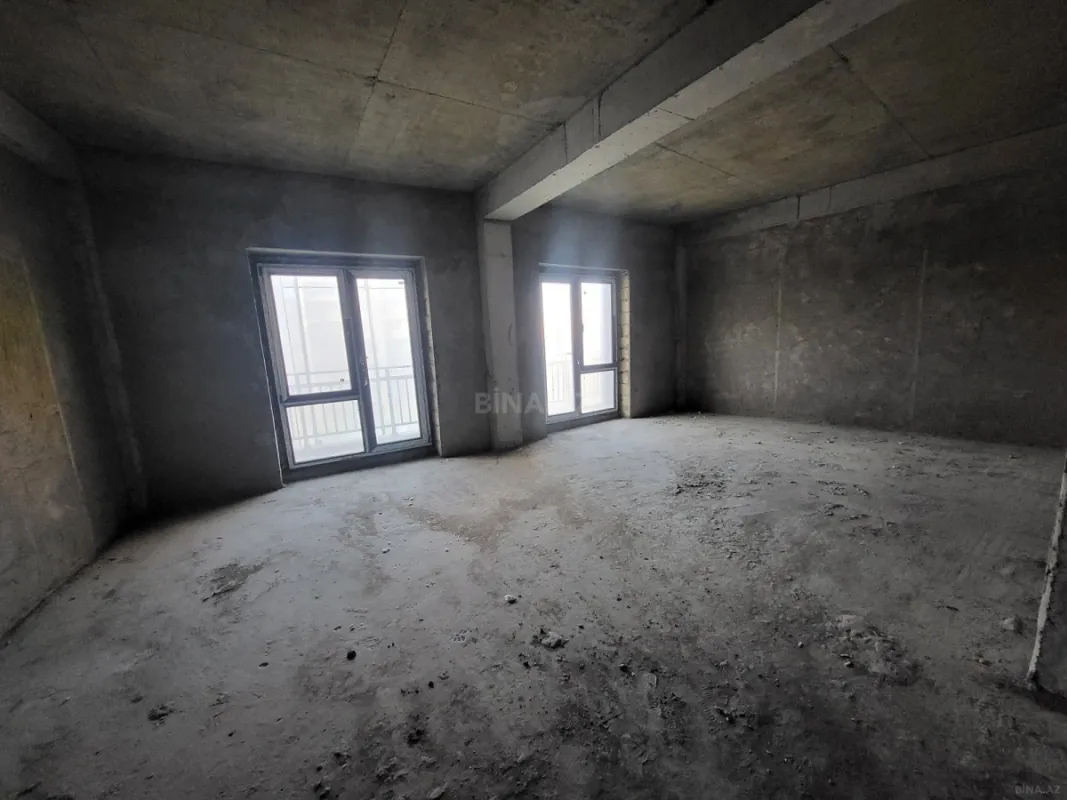 Satılır 5 otaqlı mənzil 202 m²