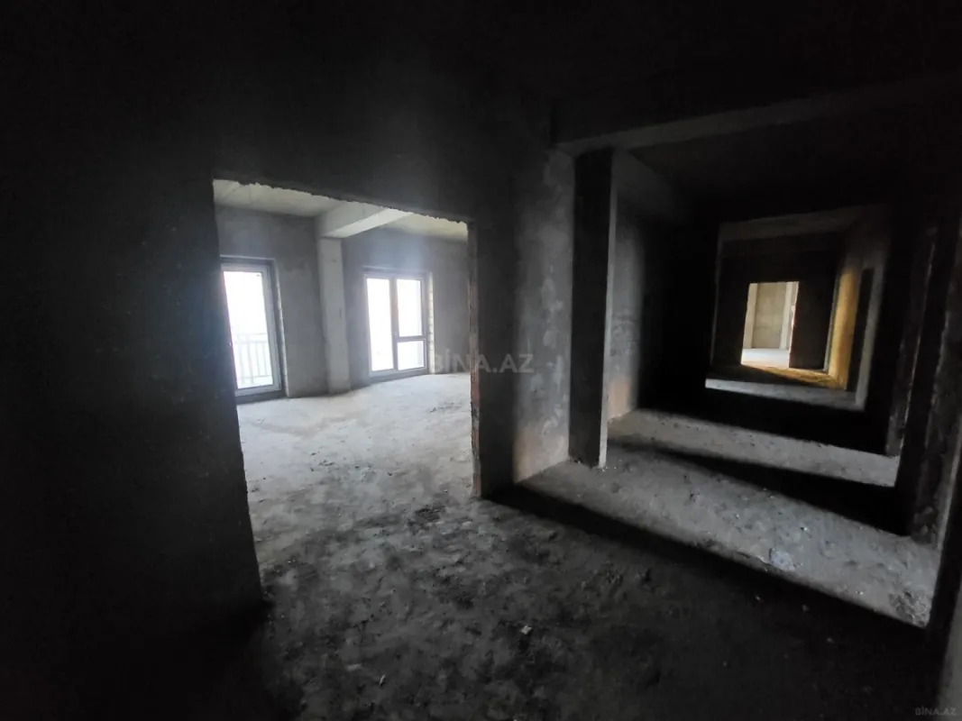 Satılır 5 otaqlı mənzil 202 m²