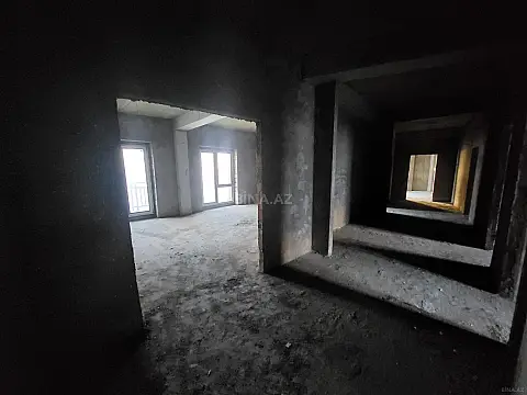 Satılır 5 otaqlı mənzil 202 m²