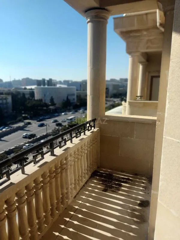 Satılır 4 otaqlı mənzil 175 m²