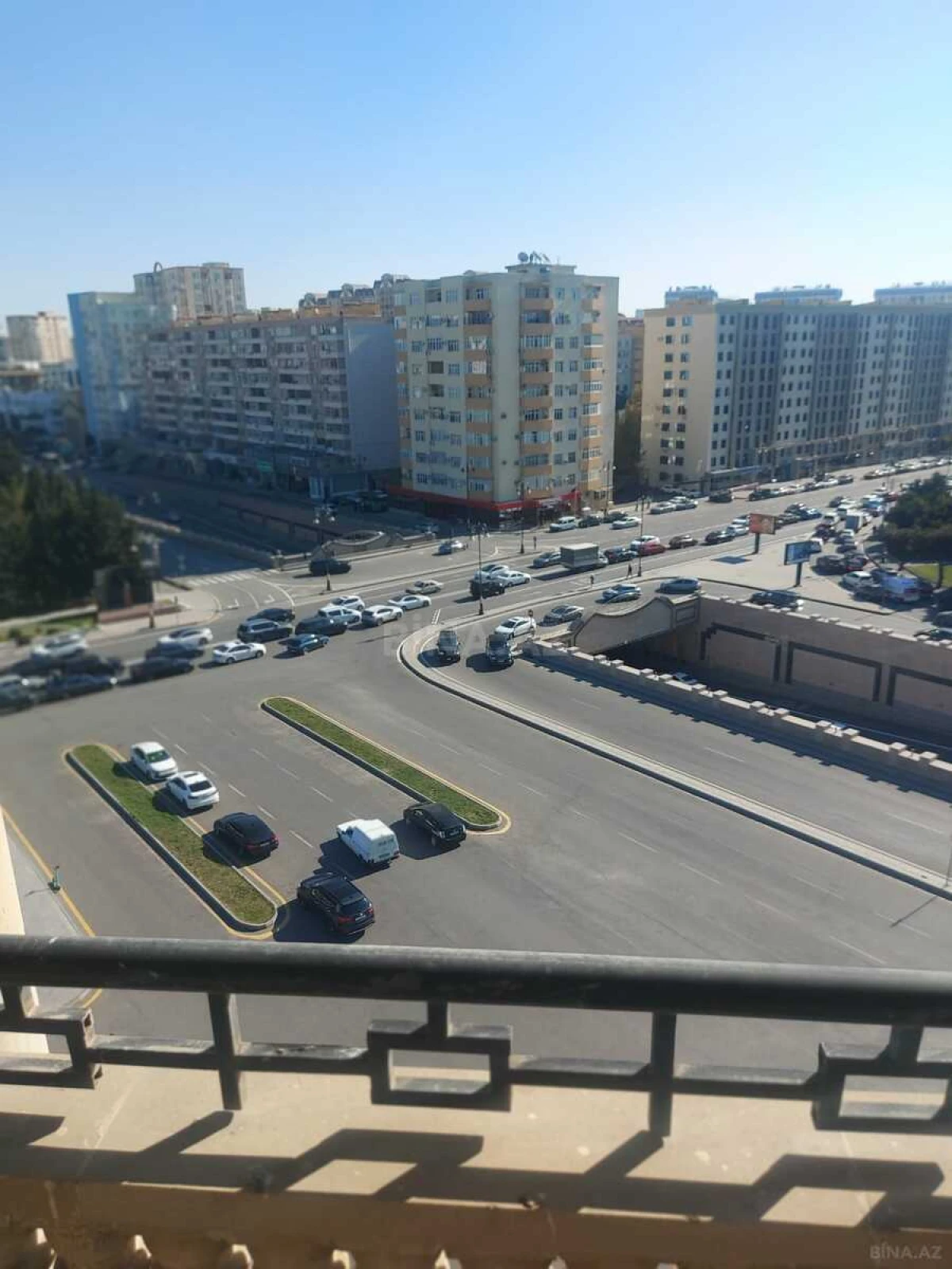 Satılır 4 otaqlı mənzil 175 m²