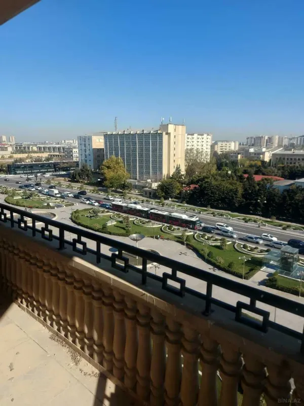 Satılır 4 otaqlı mənzil 175 m²