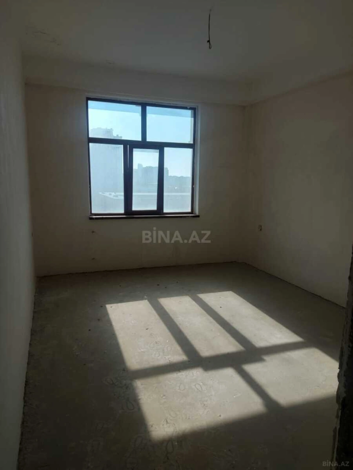 Satılır 4 otaqlı mənzil 175 m²