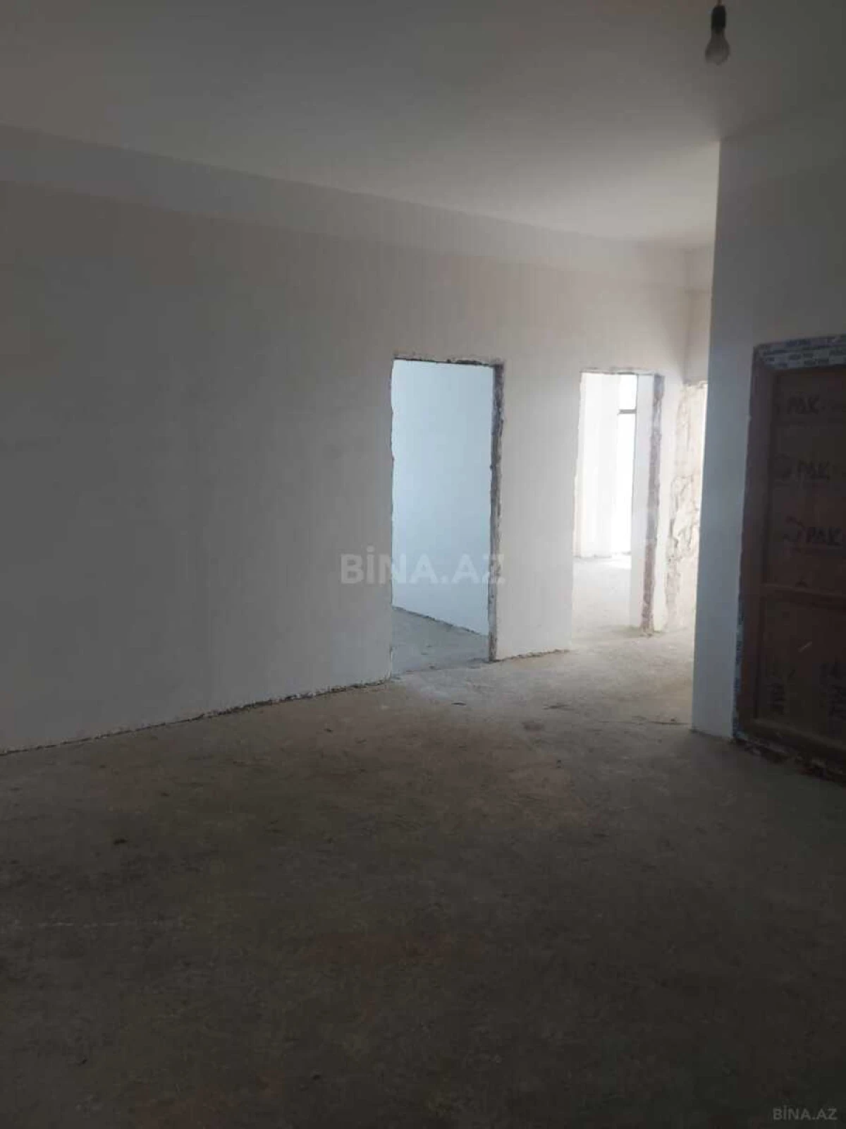 Satılır 4 otaqlı mənzil 175 m²