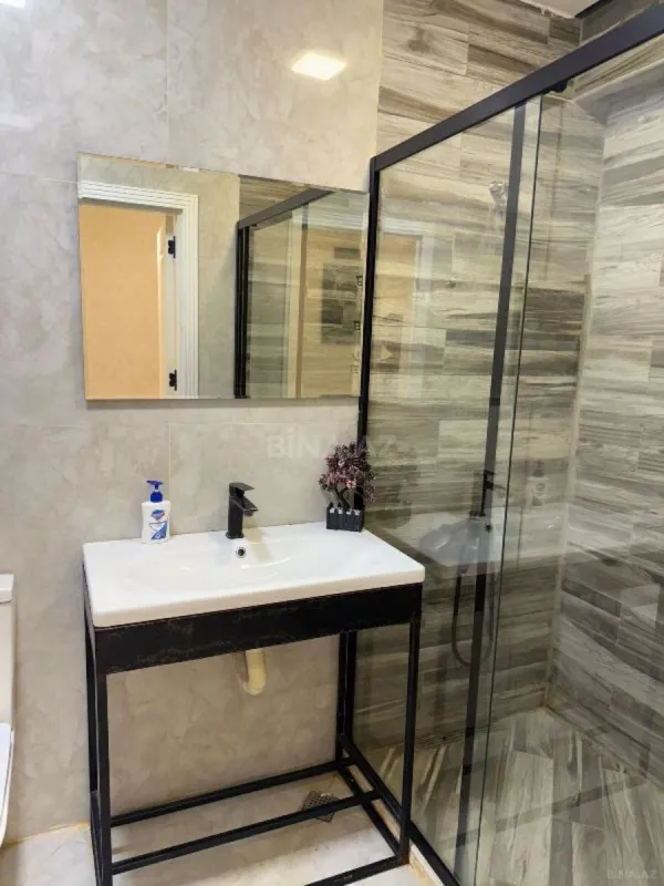 Satılır 3 otaqlı mənzil 130 m²