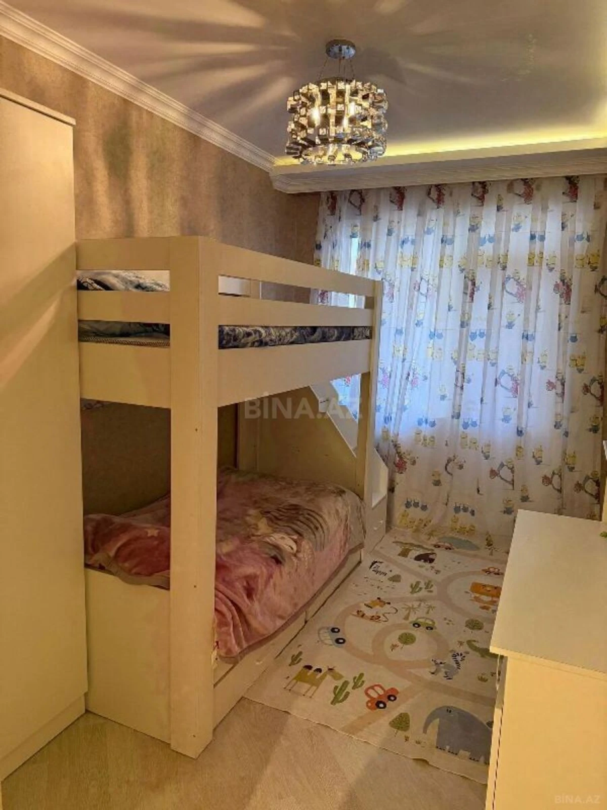Satılır 3 otaqlı mənzil 130 m²