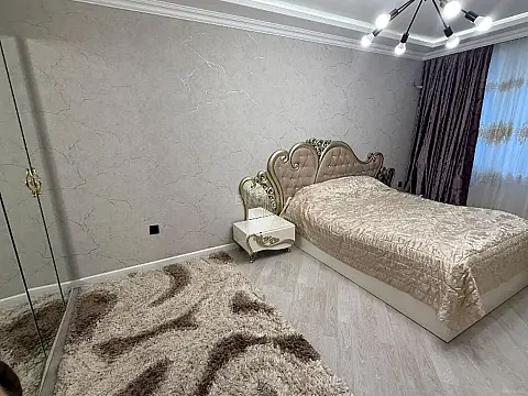 Satılır 3 otaqlı mənzil 130 m²