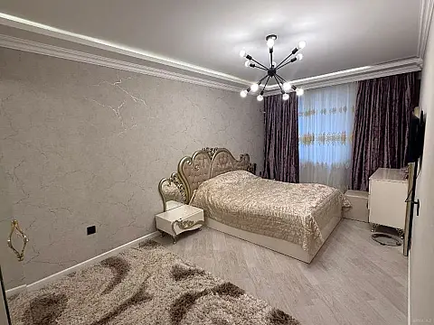 Satılır 3 otaqlı mənzil 130 m²