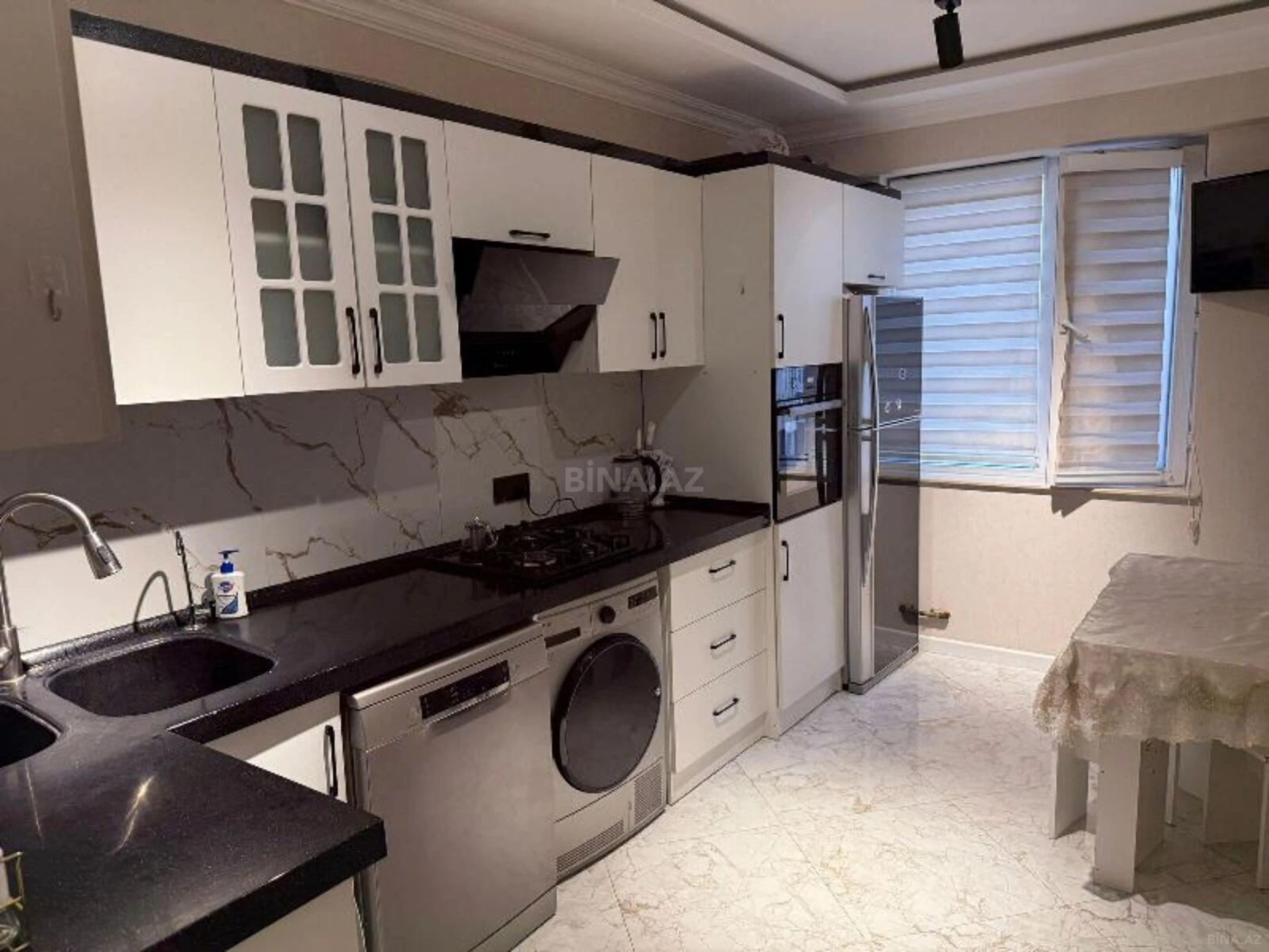 Satılır 3 otaqlı mənzil 130 m²