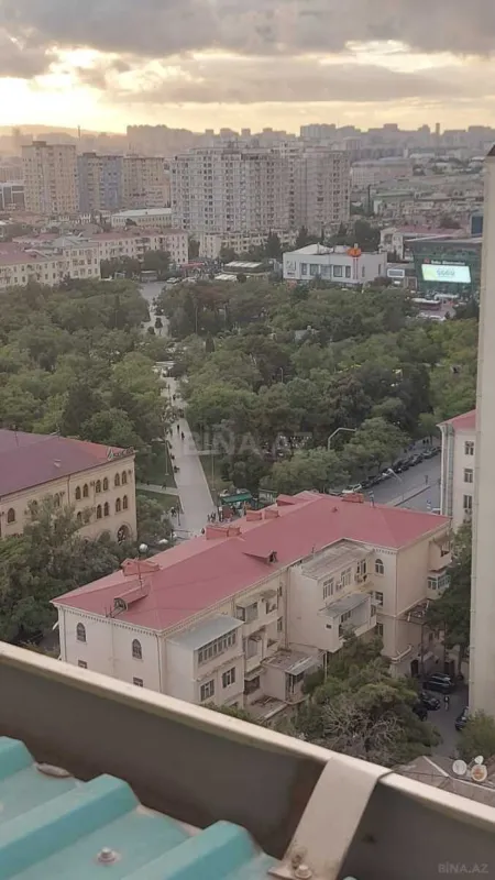 Satılır 3 otaqlı mənzil 170 m²