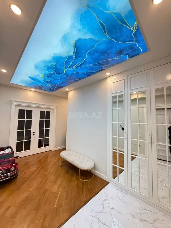 Satılır 3 otaqlı mənzil 135 m²