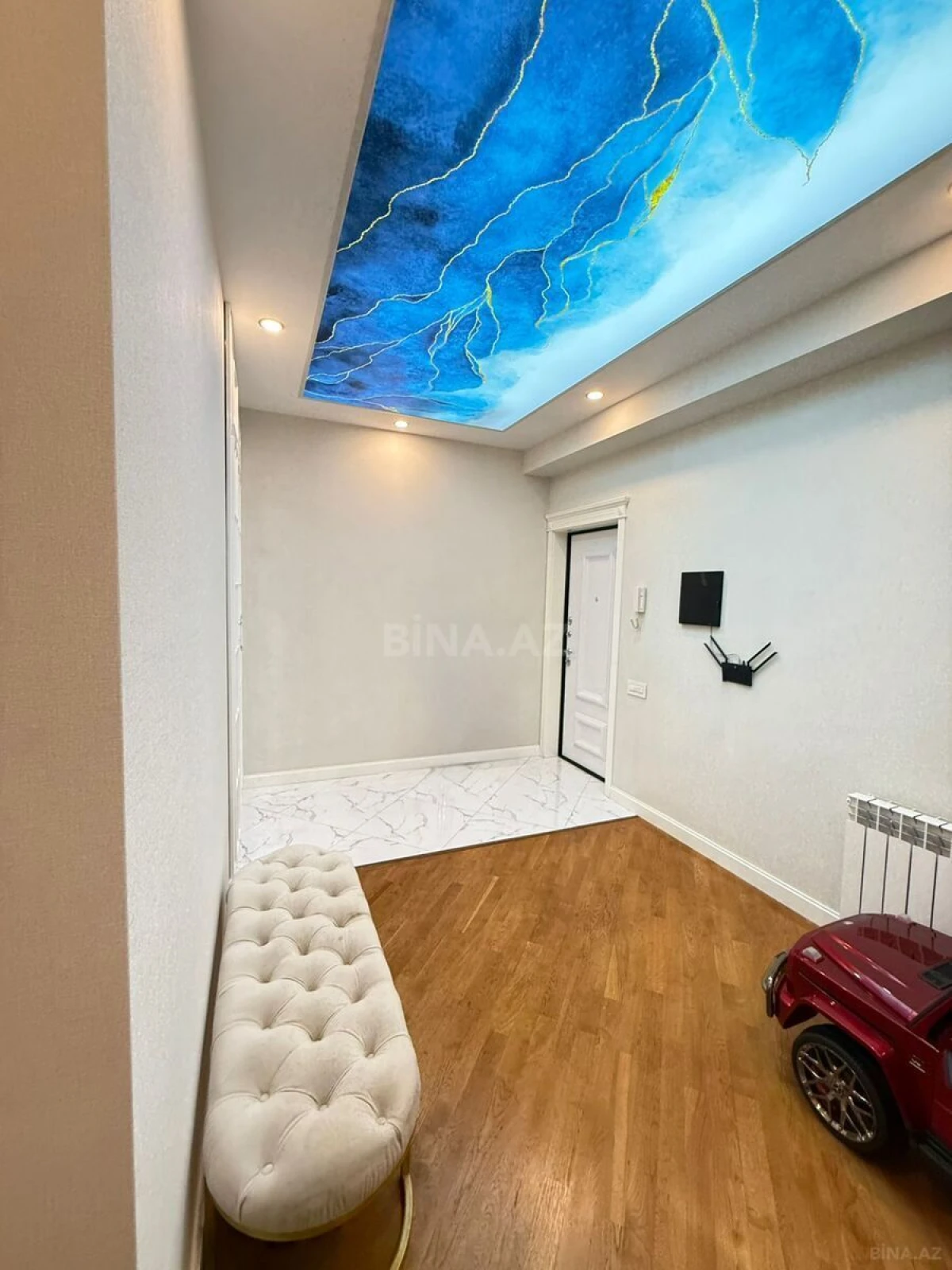 Satılır 3 otaqlı mənzil 135 m²