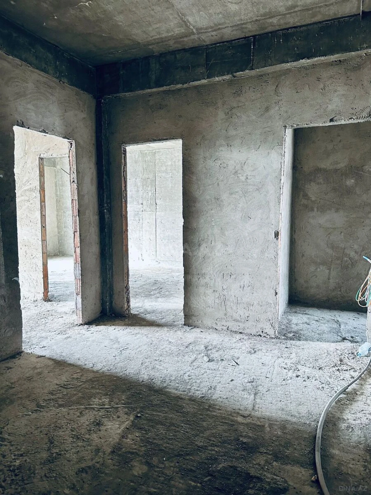 Satılır 3 otaqlı mənzil 123 m²