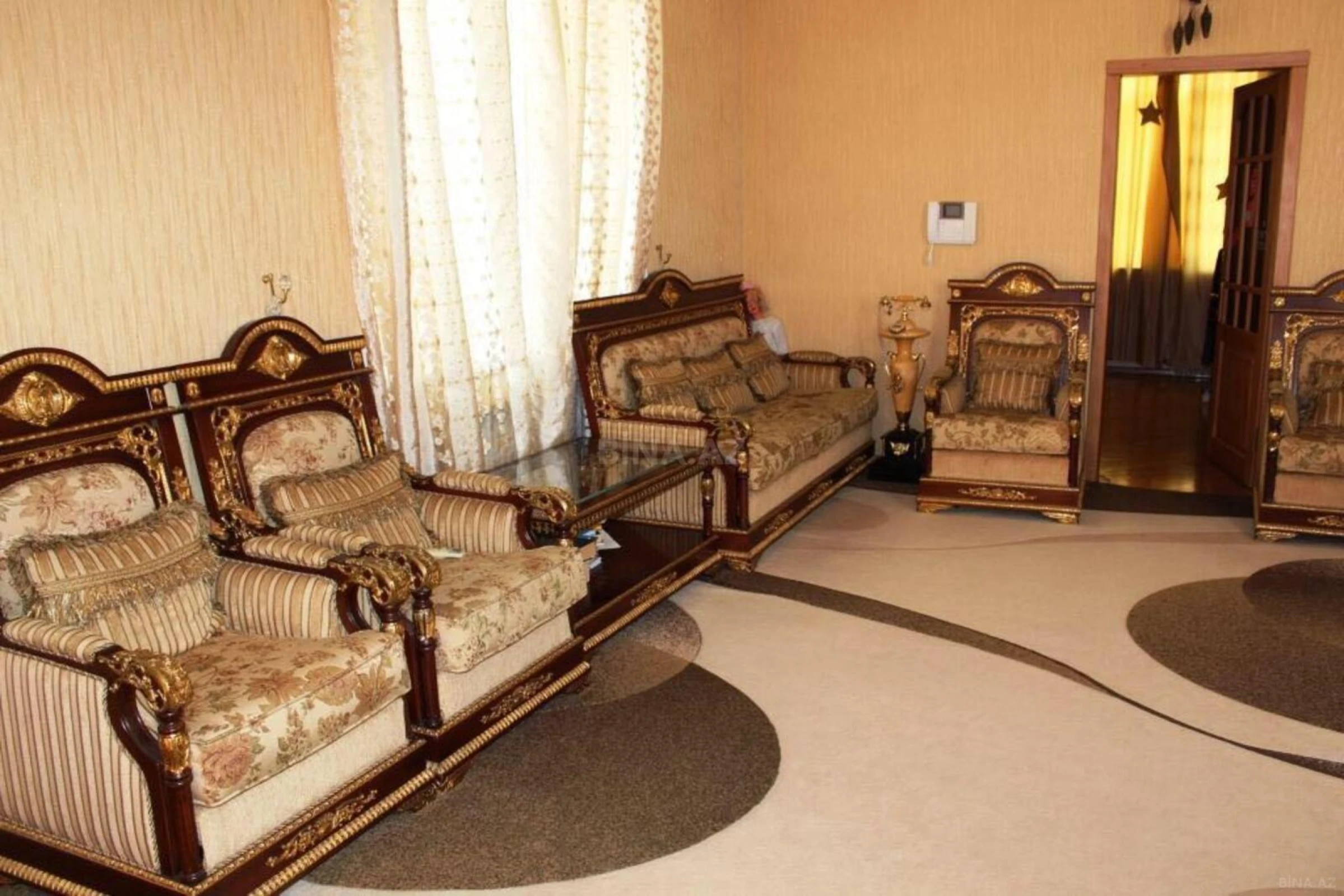 Satılır 7 otaqlı həyət evi 336 m²