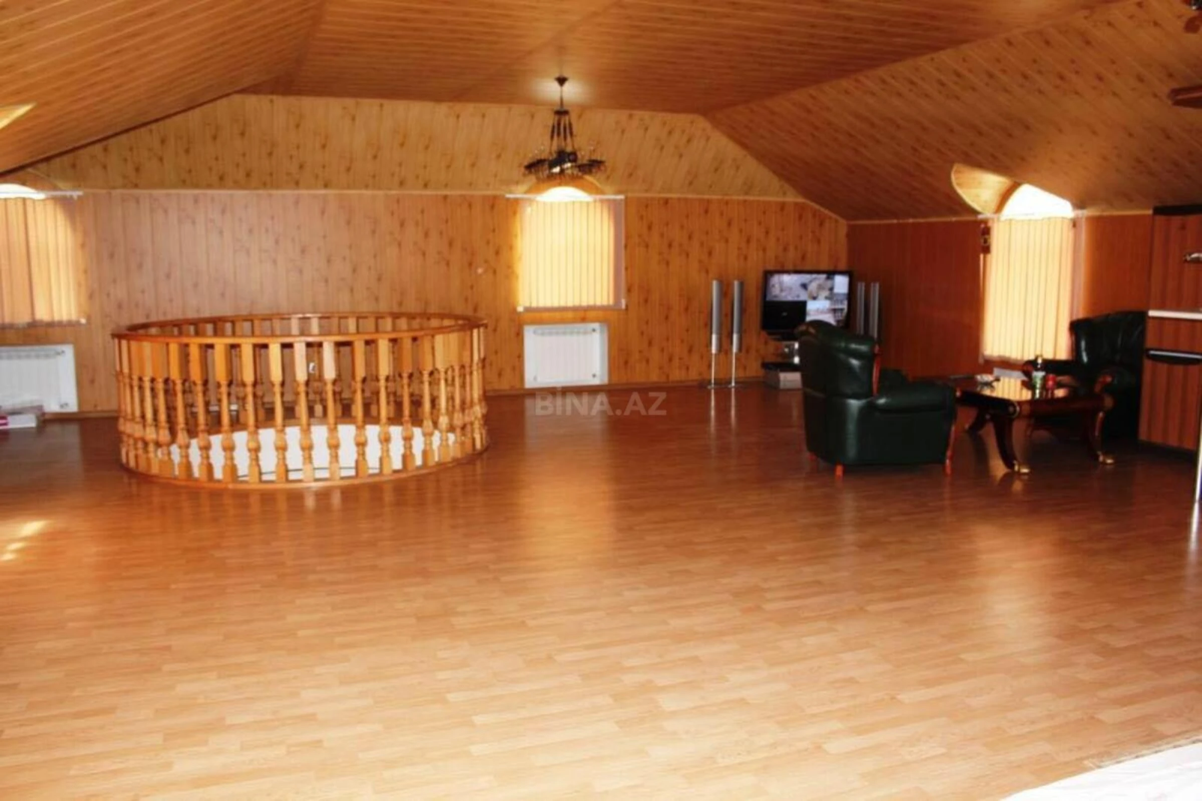 Satılır 7 otaqlı həyət evi 336 m²