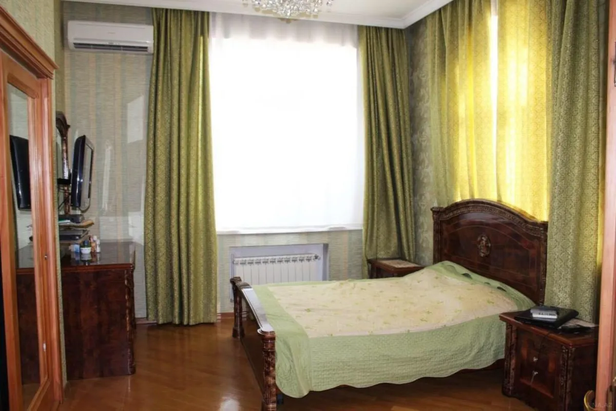 Satılır 7 otaqlı həyət evi 336 m²