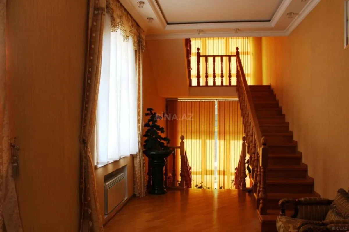 Satılır 7 otaqlı həyət evi 336 m²