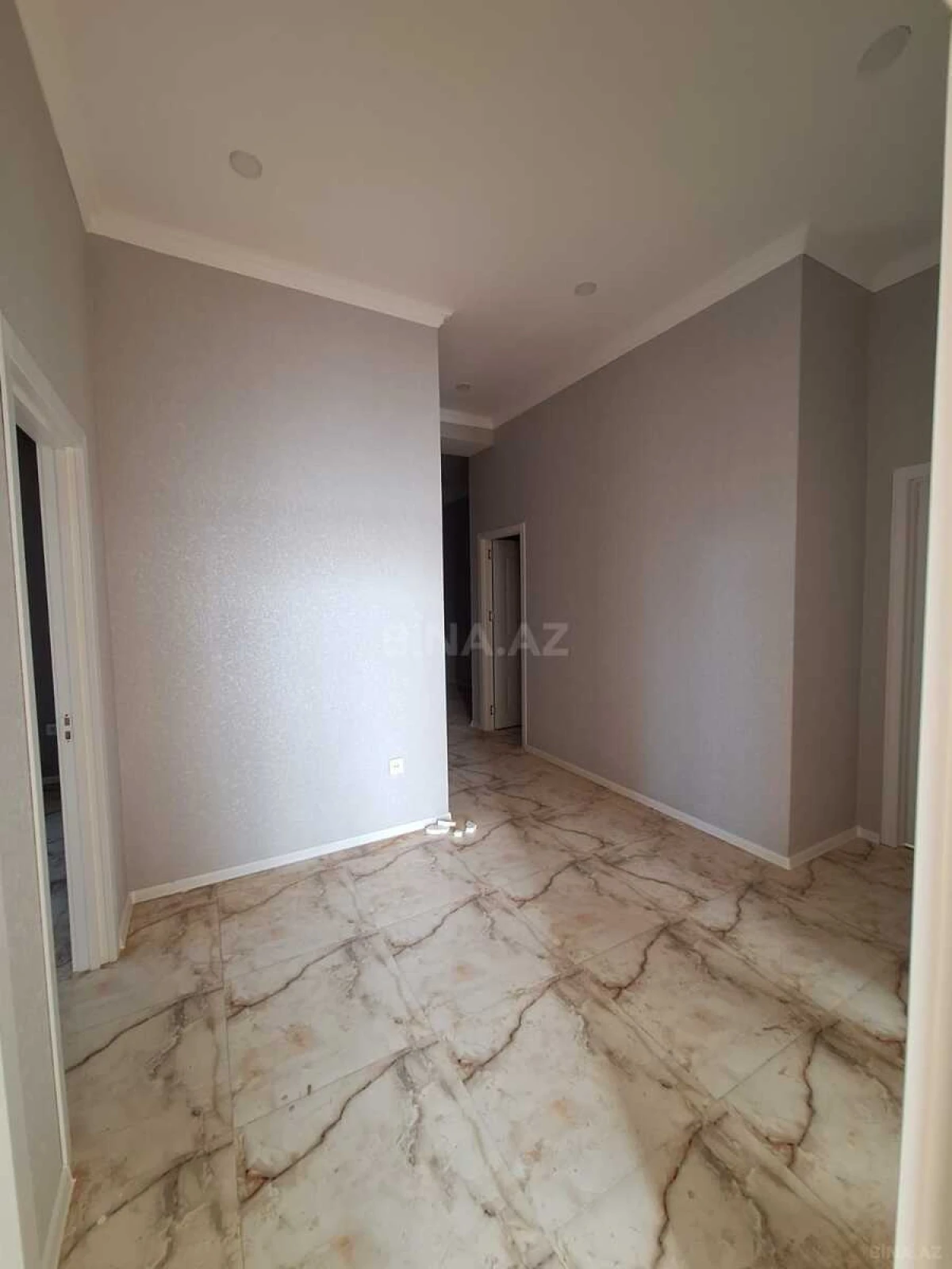 Satılır 3 otaqlı mənzil 147 m²