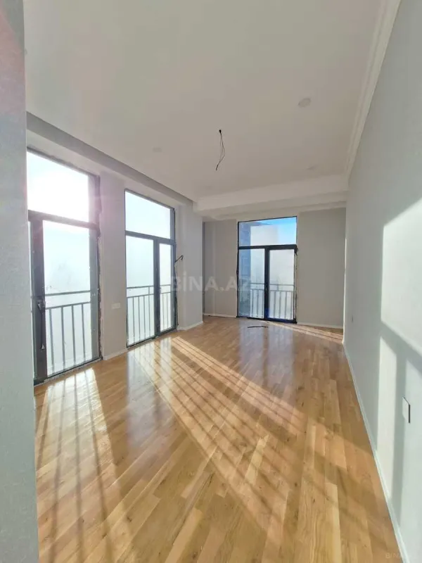 Satılır 3 otaqlı mənzil 147 m²