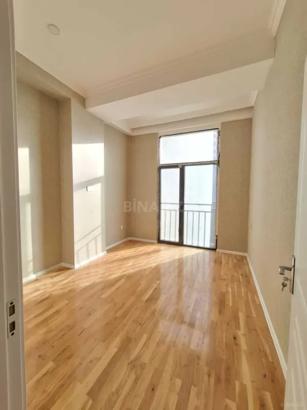 Satılır 3 otaqlı mənzil 147 m²