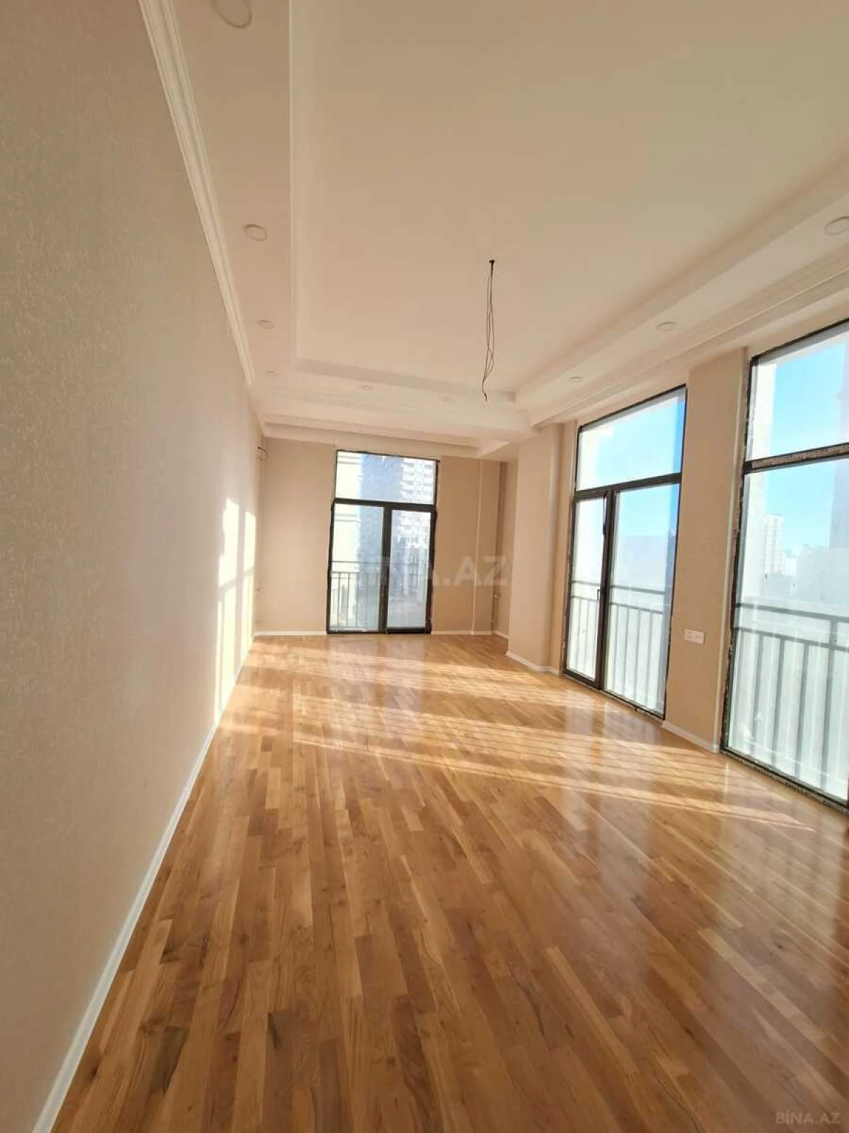 Satılır 3 otaqlı mənzil 147 m²