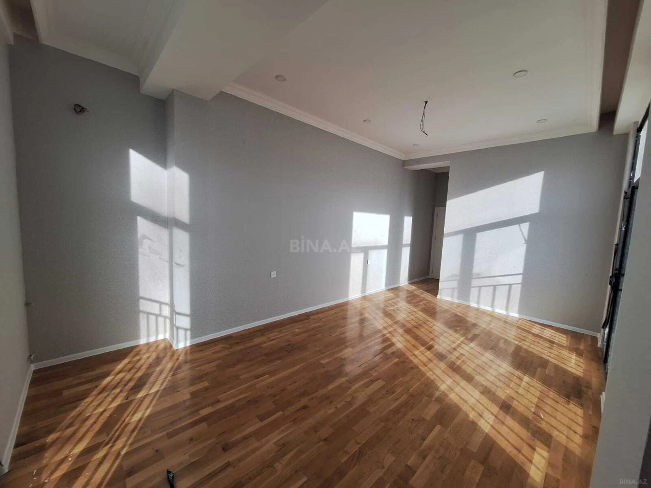 Satılır 3 otaqlı mənzil 147 m²