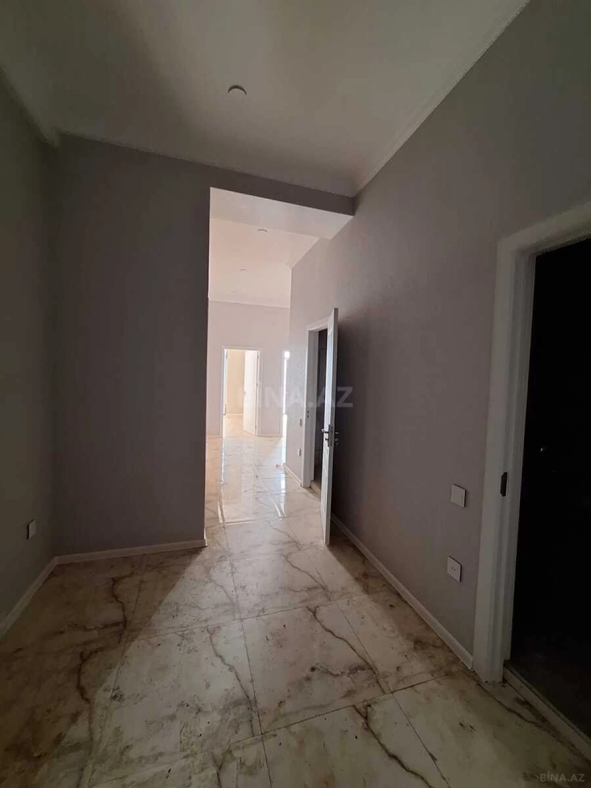 Satılır 3 otaqlı mənzil 147 m²
