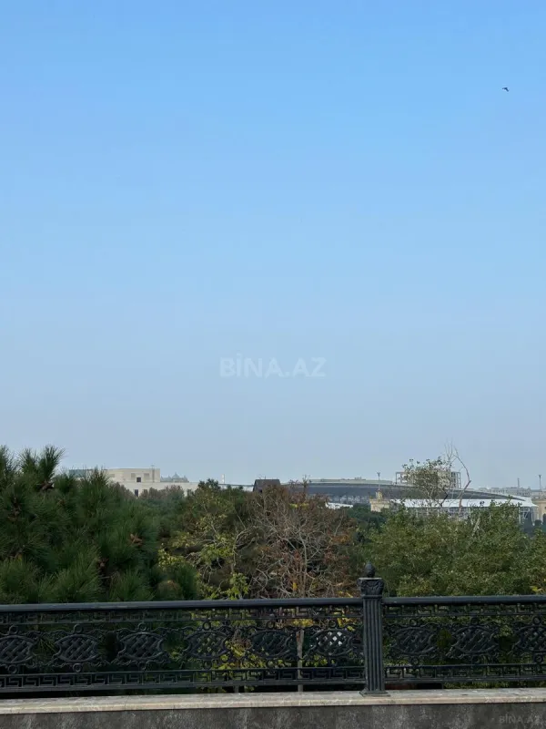 Satılır 6 otaqlı mənzil 540 m²
