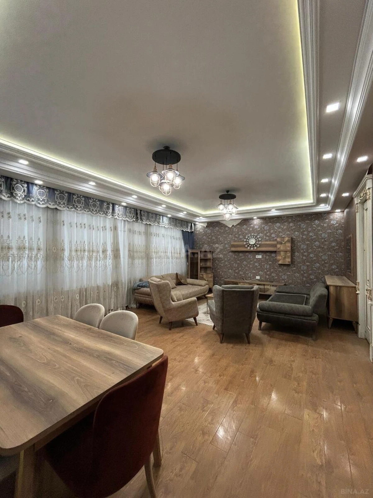 Satılır 6 otaqlı mənzil 540 m²