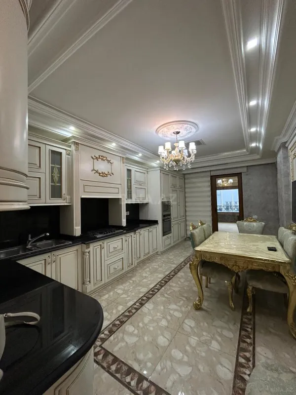 Satılır 6 otaqlı mənzil 540 m²