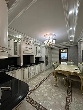 Satılır 6 otaqlı mənzil 540 m²