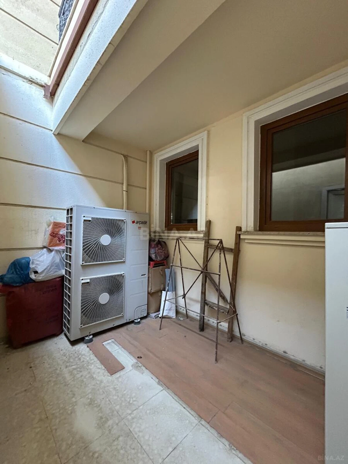 Satılır 6 otaqlı mənzil 540 m²