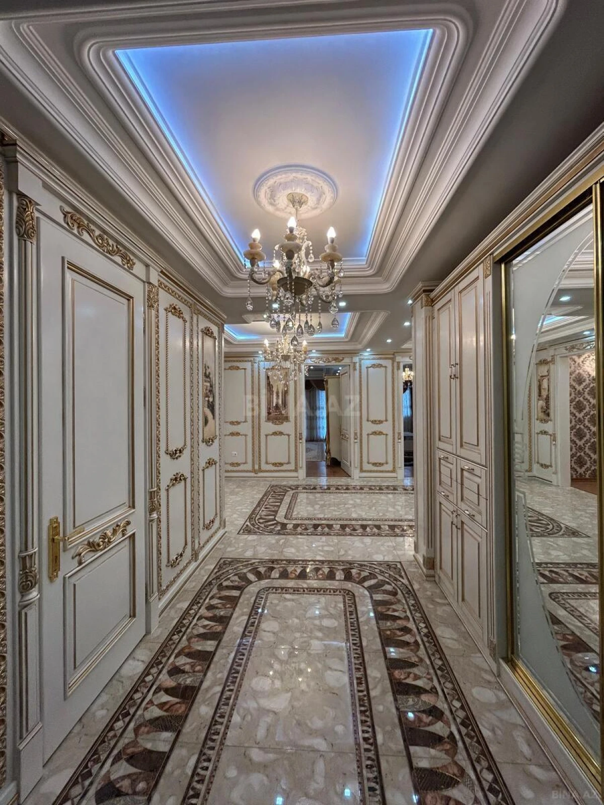 Satılır 6 otaqlı mənzil 540 m²