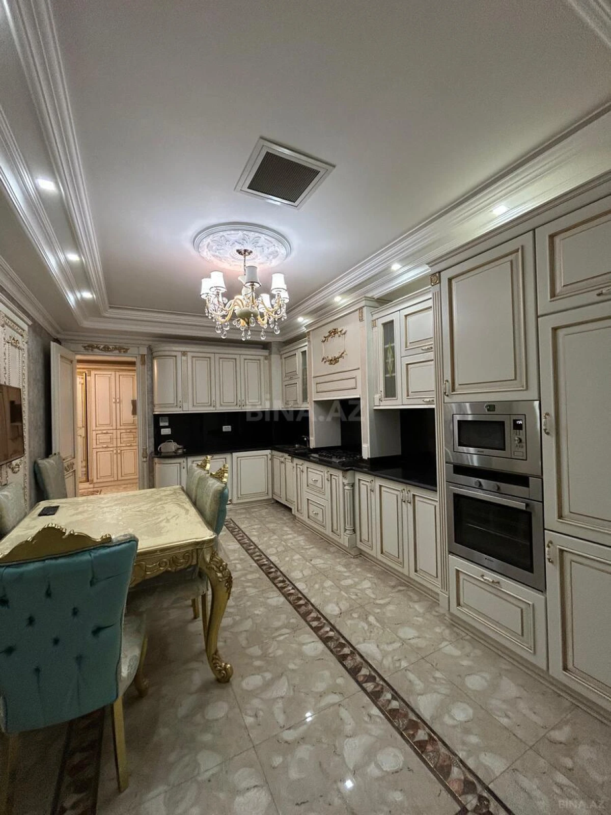 Satılır 6 otaqlı mənzil 540 m²