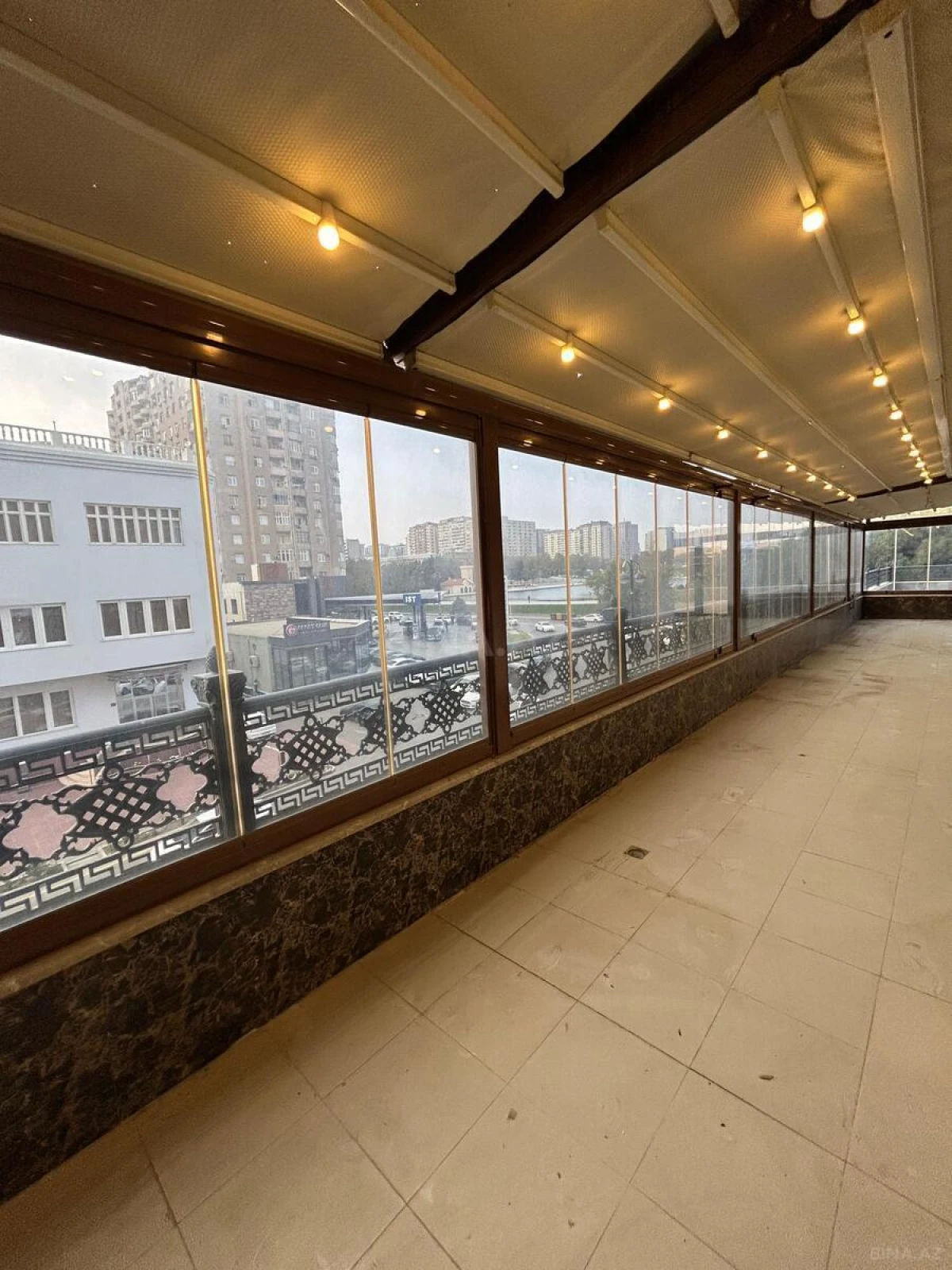 Satılır 6 otaqlı mənzil 540 m²