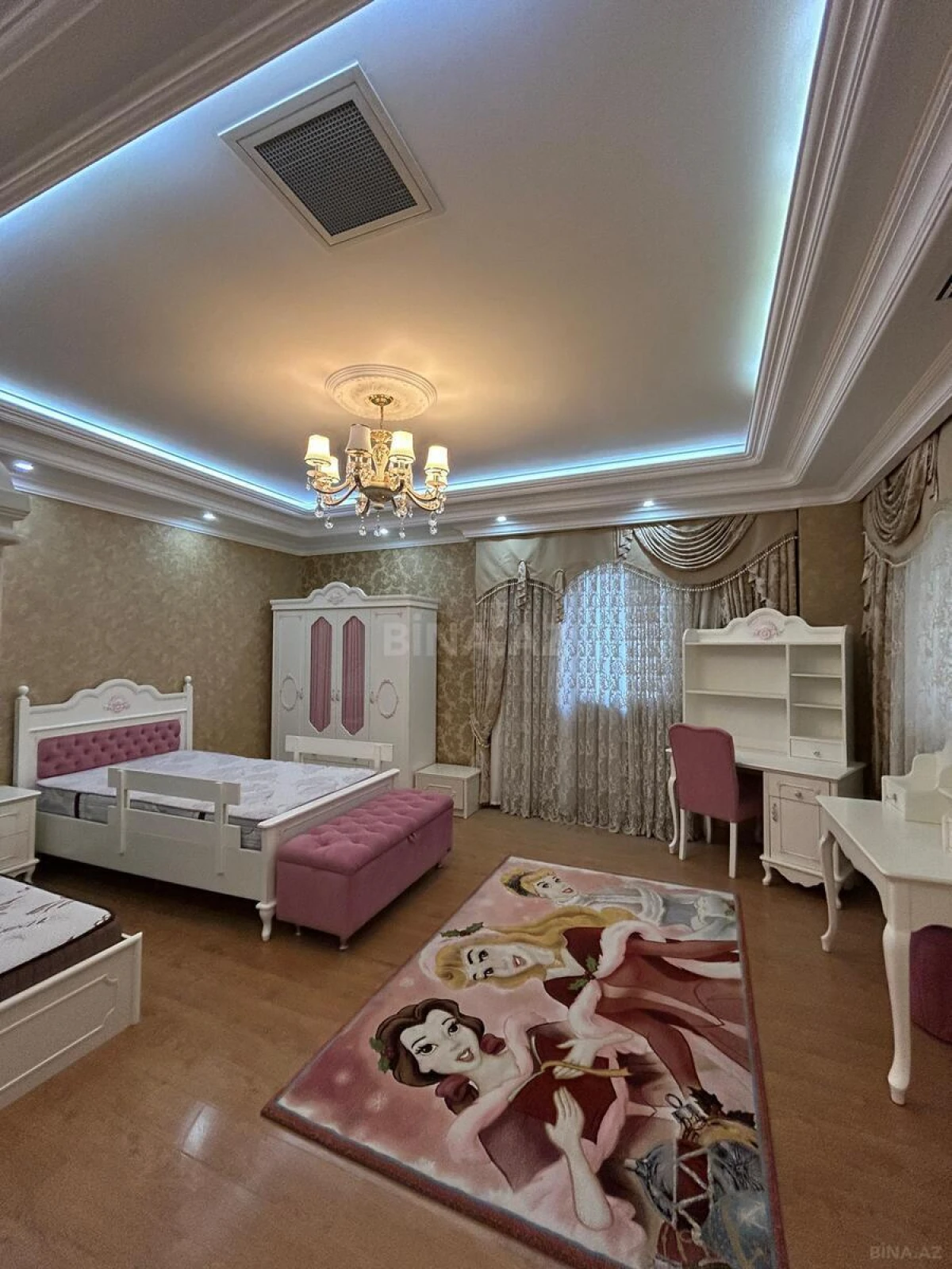 Satılır 6 otaqlı mənzil 540 m²