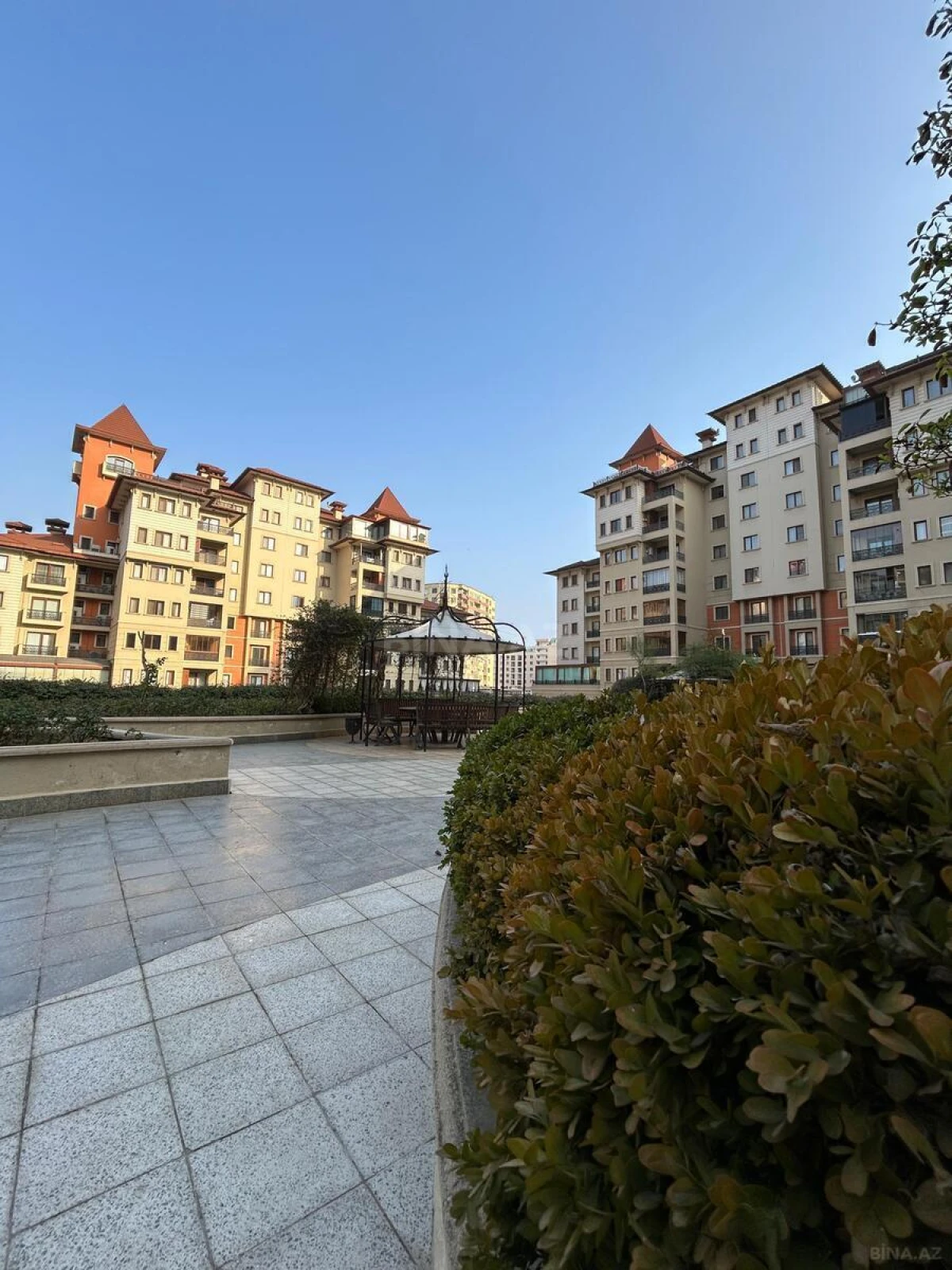 Satılır 6 otaqlı mənzil 540 m²