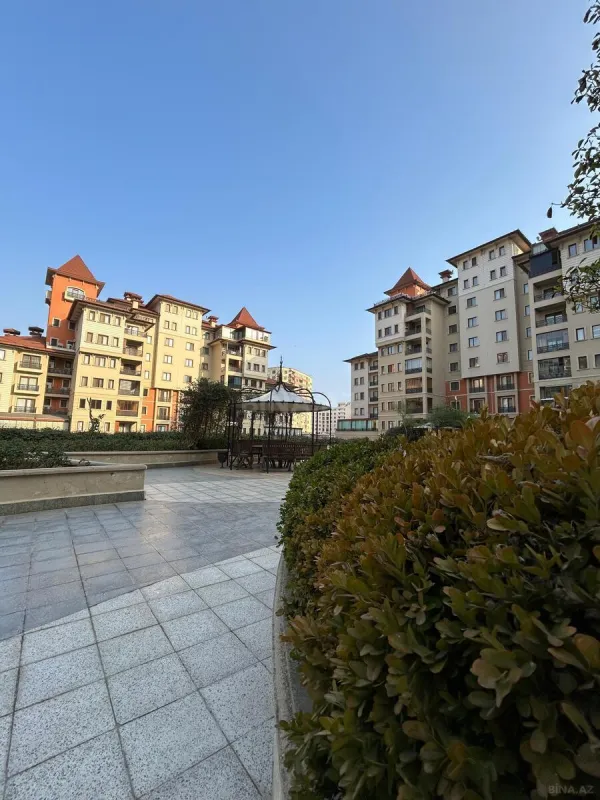 Satılır 6 otaqlı mənzil 540 m²