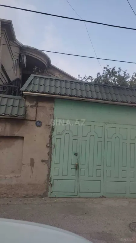 Satılır 11 otaqlı həyət evi 450 m²